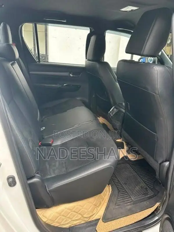 Toyota Hilux GR SPORTS 2024