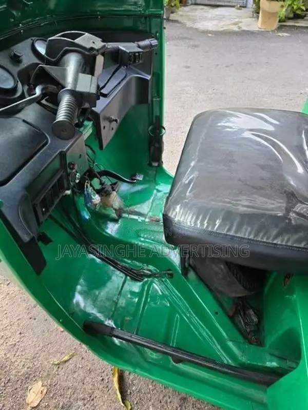 Bajaj RE 2010