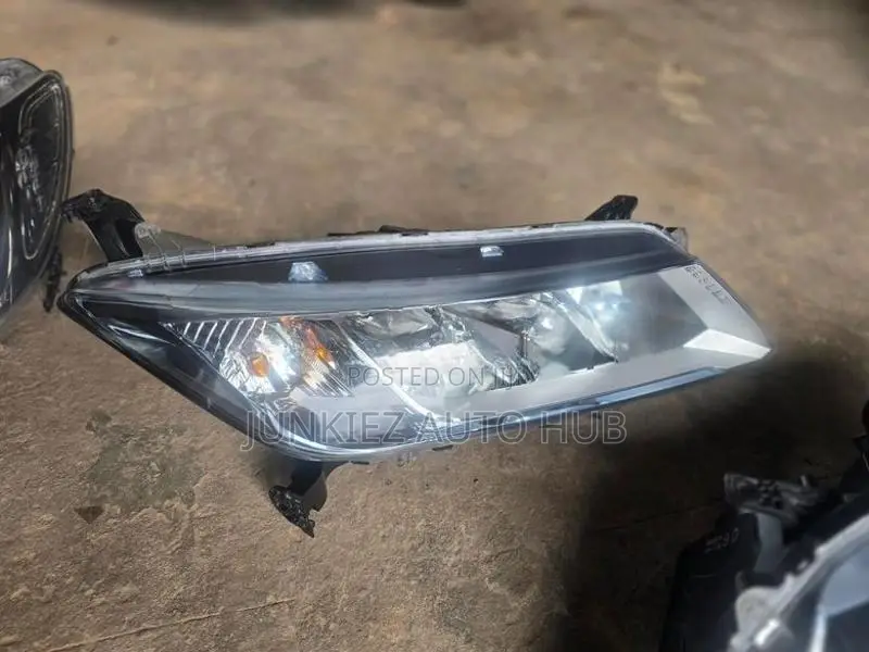 Honda Grace HeadLight GM4
