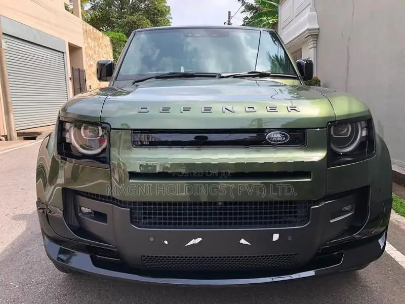 Land Rover Defender P300 e Dynamic HSE 2026