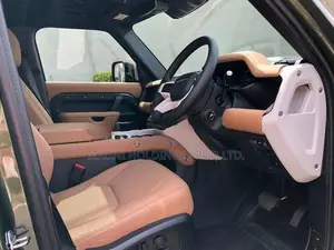 Land Rover Defender P300 e Dynamic HSE 2026