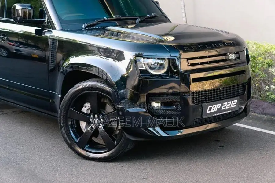 Land Rover Defender P300E UK HSE 2025