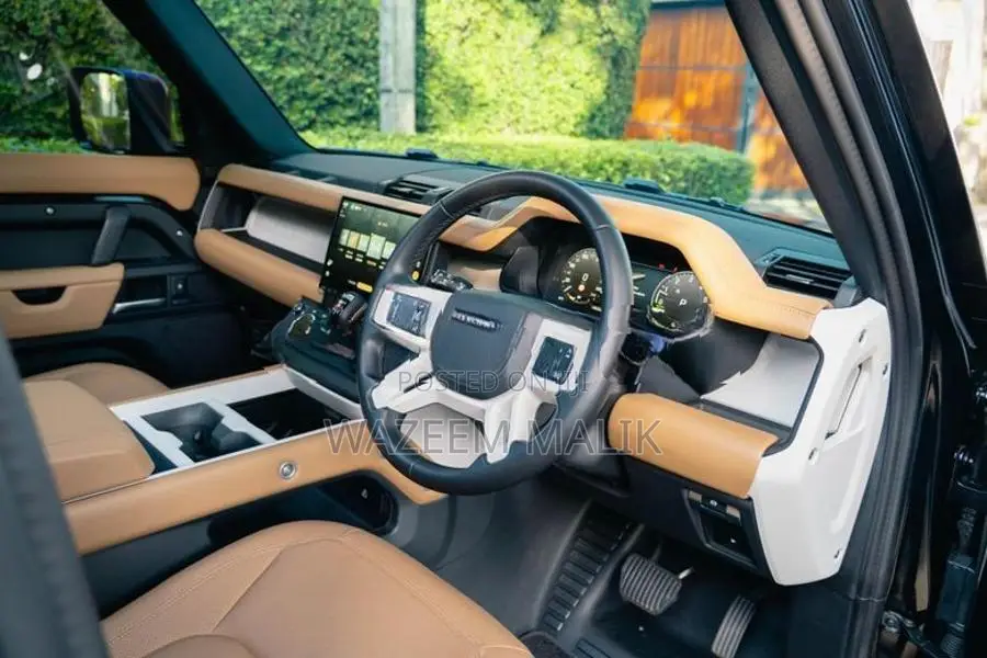 Land Rover Defender P300E UK HSE 2025