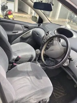 Toyota Vitz 2001