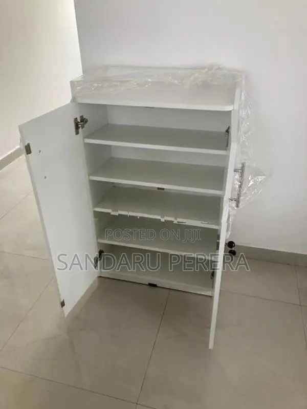 White shoe cupboard (011)