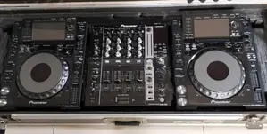 Pioneer Cdj 2000nxs with Djm 750 Dj System