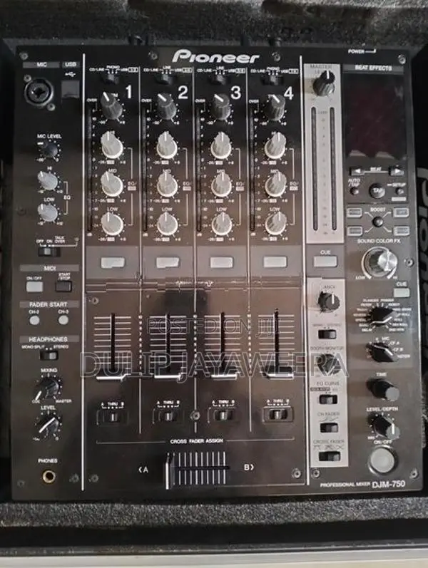Pioneer Cdj 2000nxs with Djm 750 Dj System