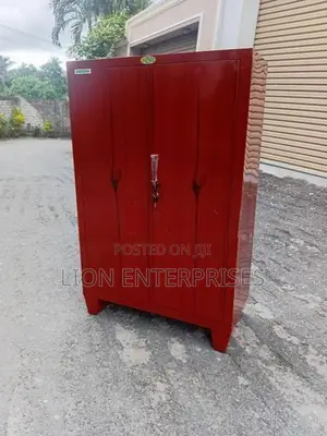 4×2.5 Ft Steel Cupboards