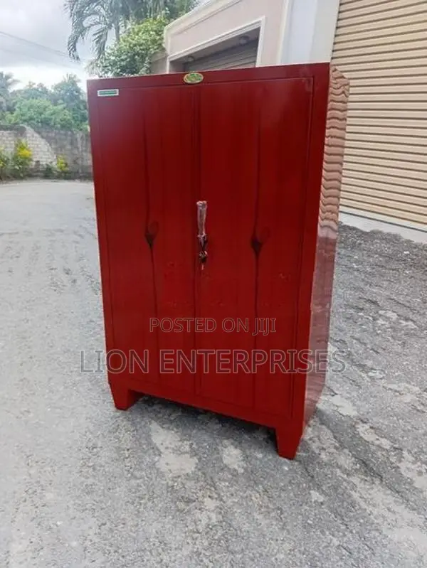 4×2.5 Ft Steel Cupboards