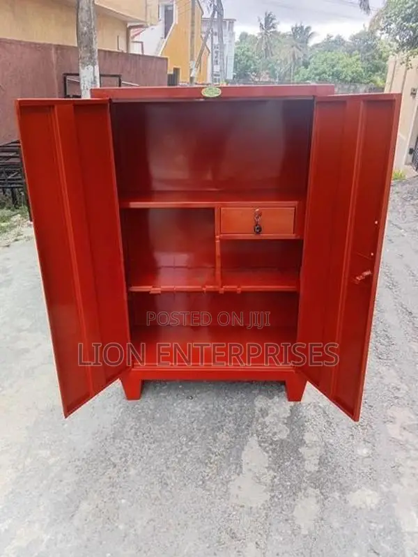 4×2.5 Ft Steel Cupboards
