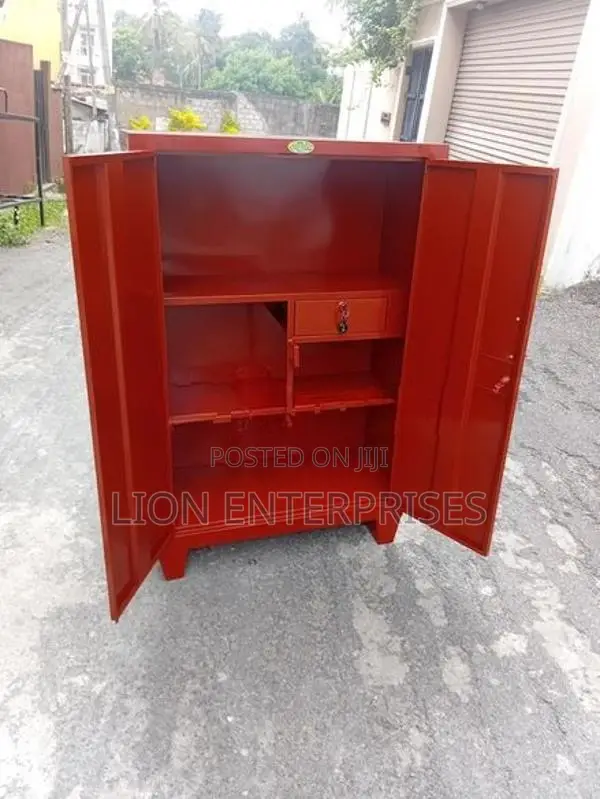 4×2.5 Ft Steel Cupboards
