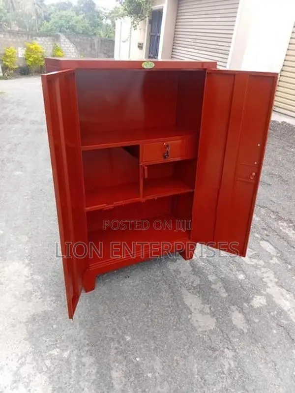 4×2.5 Ft Steel Cupboards