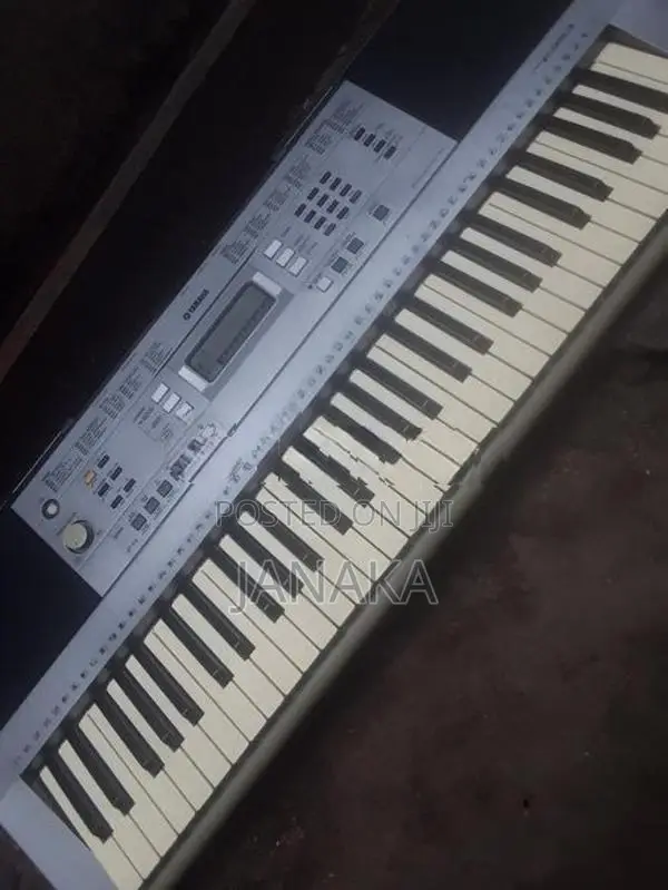 Yamaha PSR E 443