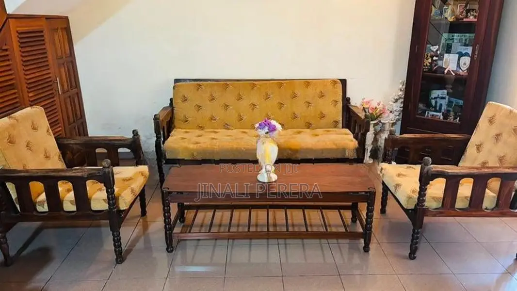 Nadun Settee set with Coffee Table