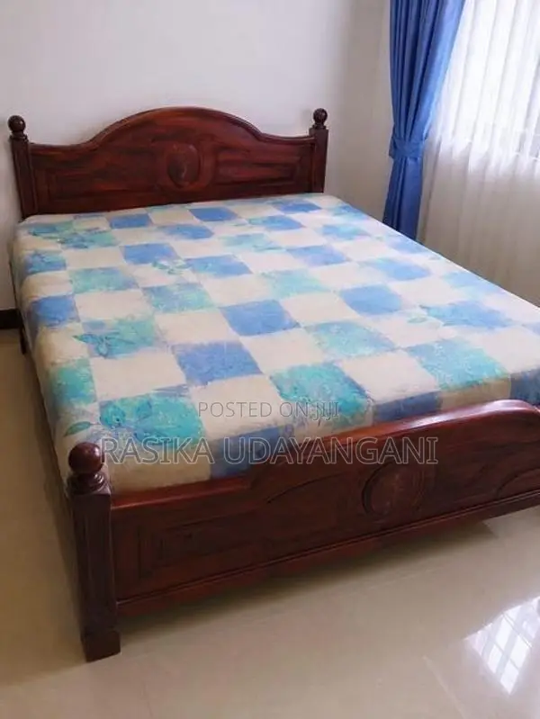 6*5 Wooden Bed With Mattress