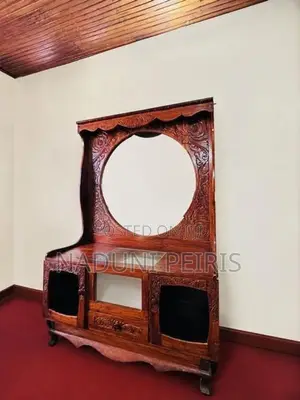 Antique-Style Carved Wooden Dressing Table with A Large Framed Mirror