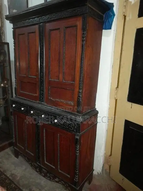 Antique Almari Ebony with Tamerine
