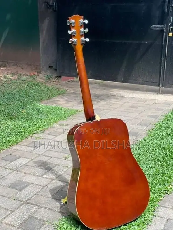 Avilon Acoustic Guitar