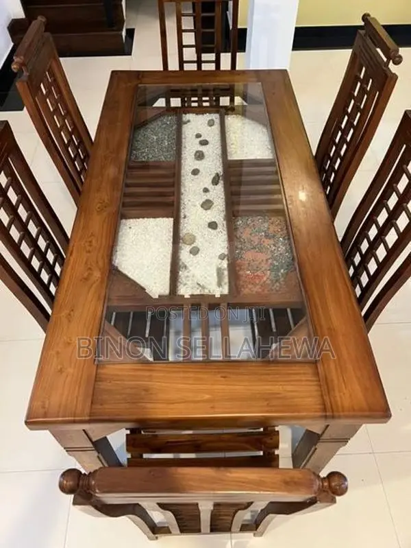 තේක්ක ලී කෑම මේසය