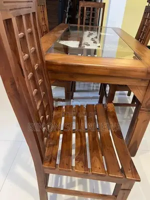 තේක්ක ලී කෑම මේසය