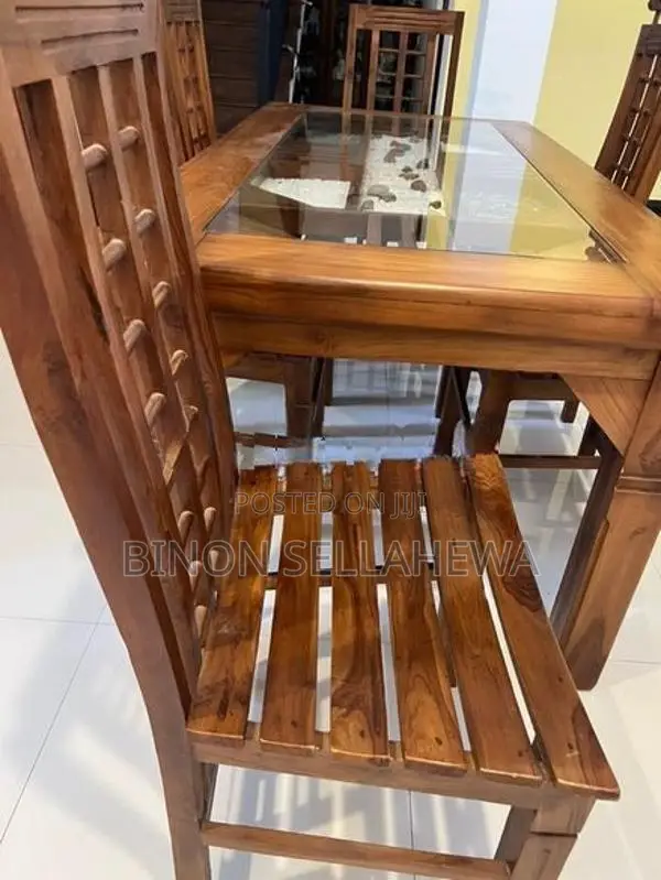 තේක්ක ලී කෑම මේසය