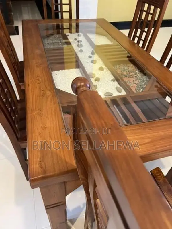 තේක්ක ලී කෑම මේසය