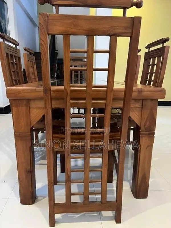 තේක්ක ලී කෑම මේසය