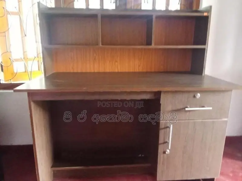 මේසයක්