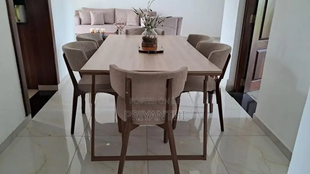 Living with dining furniture in excellent condition