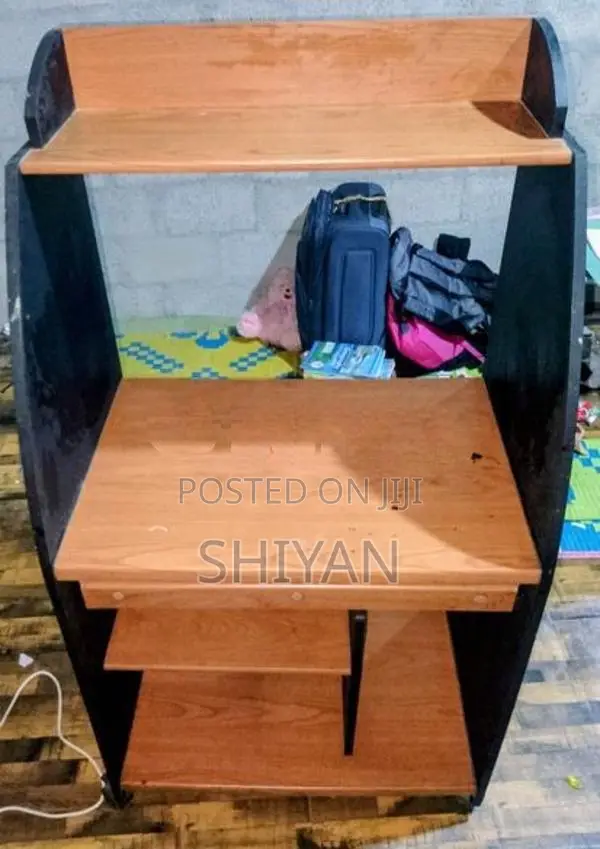 Computer table