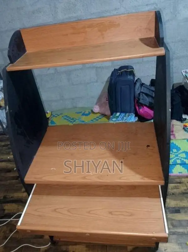 Computer table