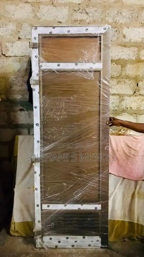 විදේශ රටකින් ආනායනය කරන ලද උසස් තත්වයේ දොරවල්