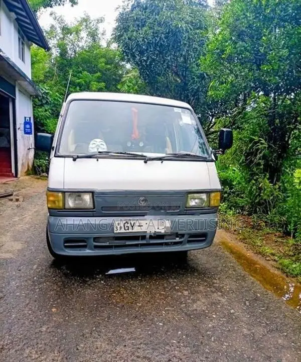 Mazda Bongo Brawny 2004
