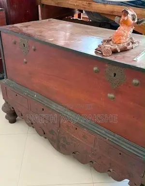 Antique Teak Pettagama / Carved Chest