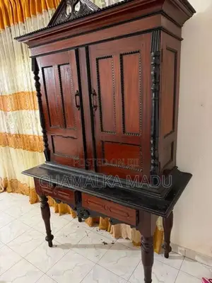 පැරණි මේස අල්මාරි
