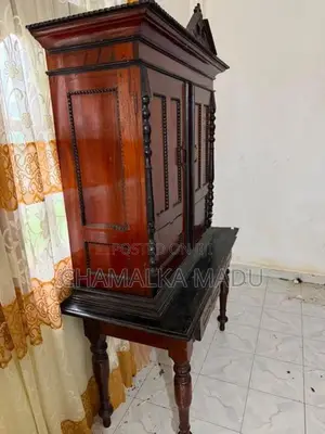 පැරණි මේස අල්මාරි