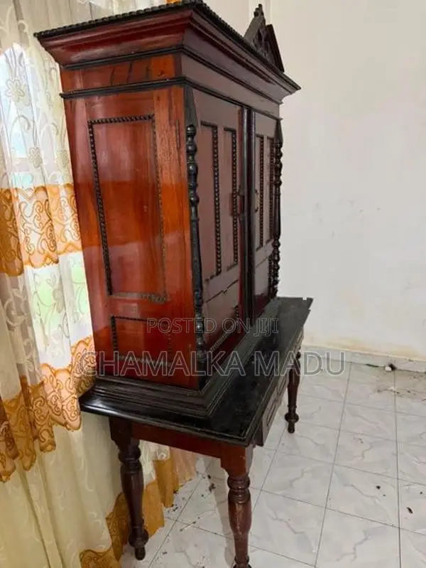 පැරණි මේස අල්මාරි