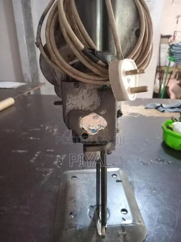 Garments Cutting Machine
