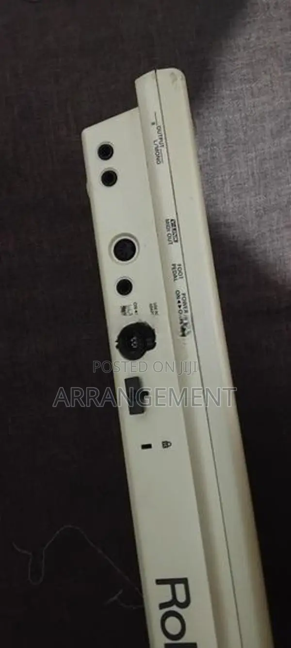 Roland Lucina Synthesizer AX-09