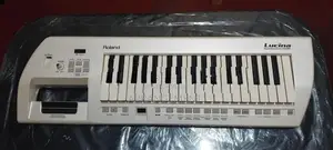 Roland Lucina Synthesizer AX-09