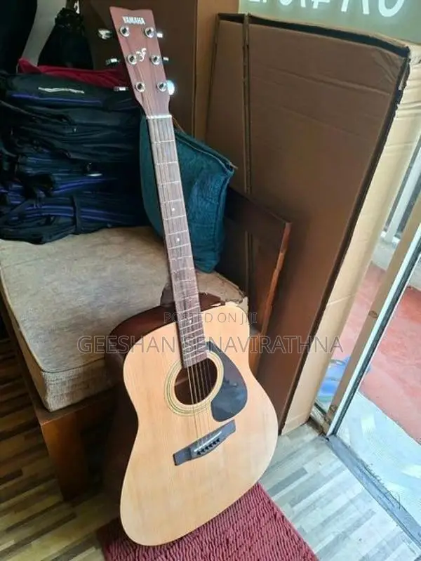 Yamaha F310 Acoustic Guitar