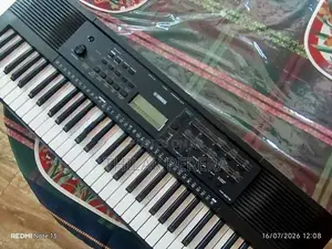 Yamaha PSR-3273 Piano