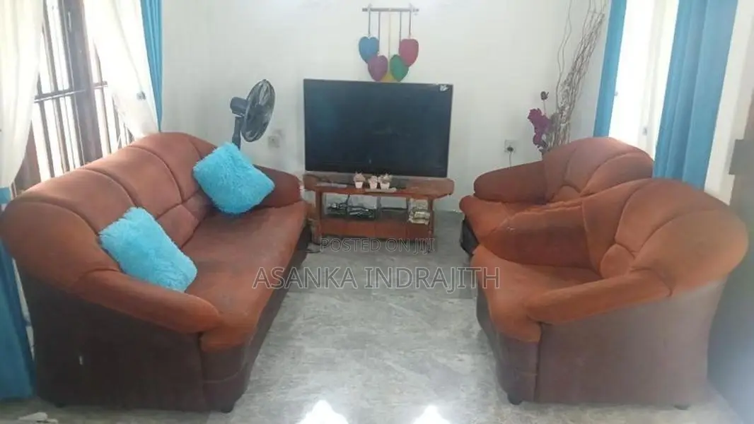 Damro Sofa Set