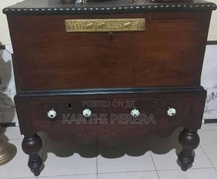 Antique Mahogany Pettagama