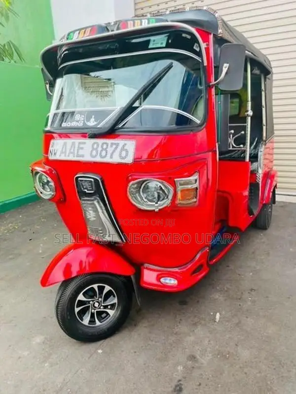 Bajaj RE 205 2012