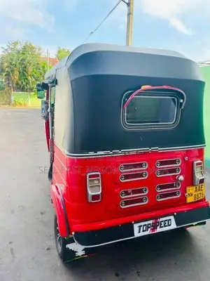 Bajaj RE 205 2012