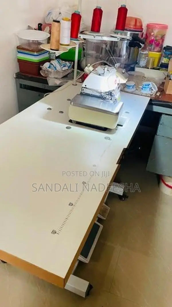 Siruba Five Thread Overlock Machine