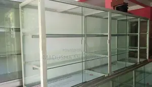 වීදුරු ශෝකේස්
