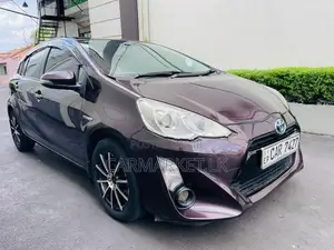 Toyota Aqua S GRADE 2015