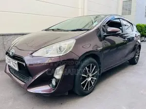 Toyota Aqua S GRADE 2015